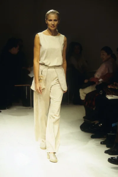 Look 10